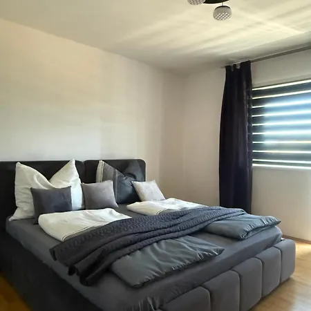 2 Schlafzimmer Bergland Holzing