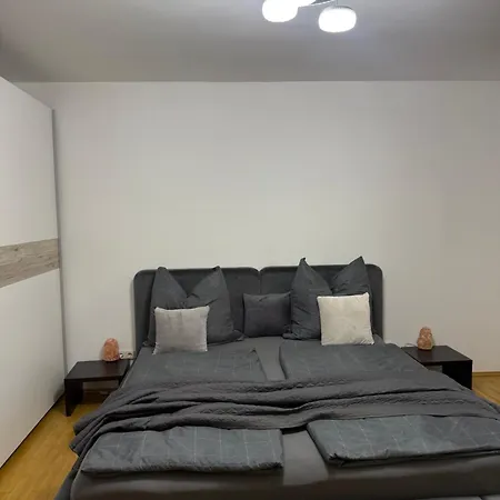 2 Schlafzimmer Bergland * Holzing